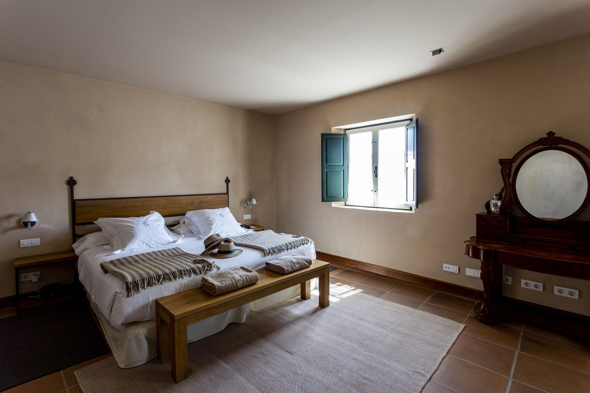Hacienda Zorita Wine Hotel & Spa Valverdón Exteriér fotografie A bedroom at the hotel
