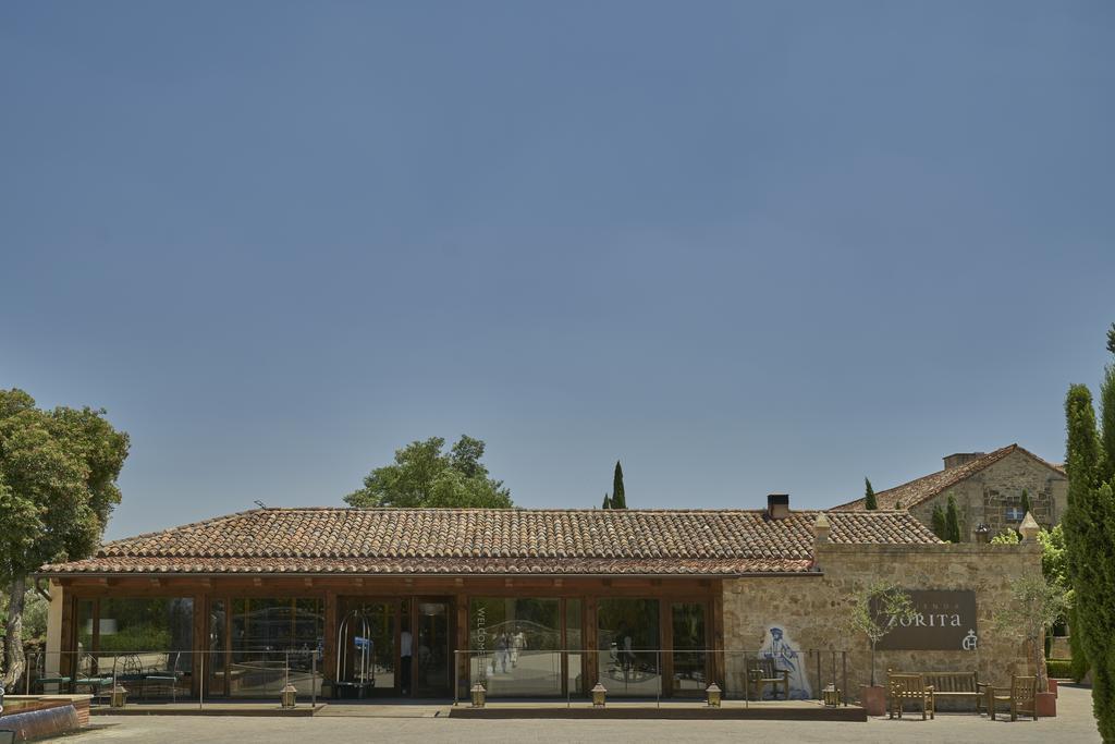 Hacienda Zorita Wine Hotel & Spa Valverdón Exteriér fotografie The town hall in Saint-André-de-Lidon