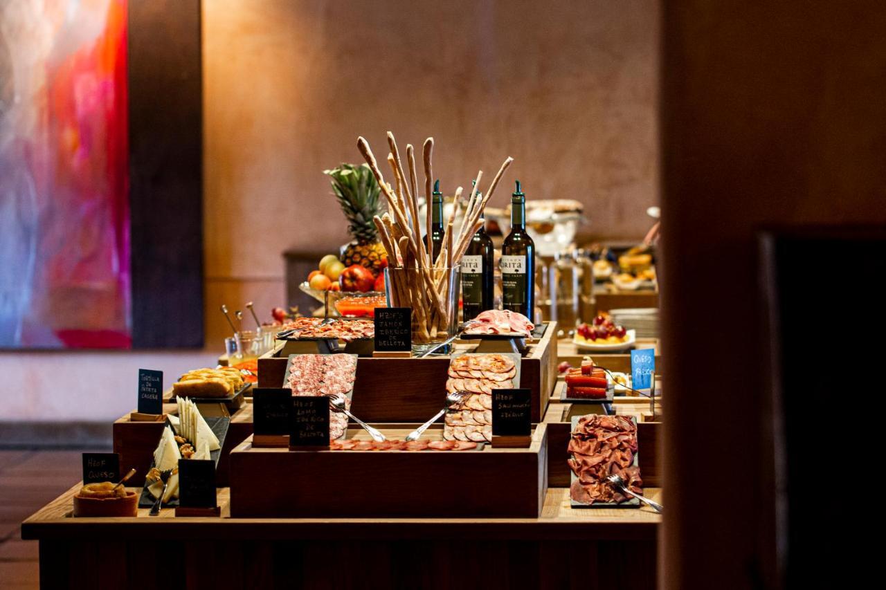 Hacienda Zorita Wine Hotel & Spa Valverdón Exteriér fotografie A buffet at a hotel